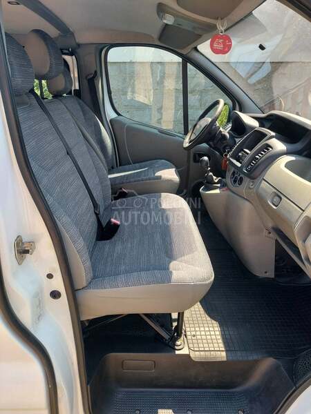 Renault Trafic dCi 115 Long 6 sedista