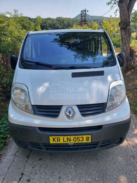 Renault Trafic dCi 115 Long 6 sedista
