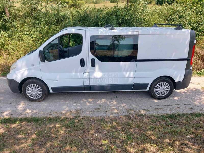 Renault Trafic dCi 115 Long 6 sedista