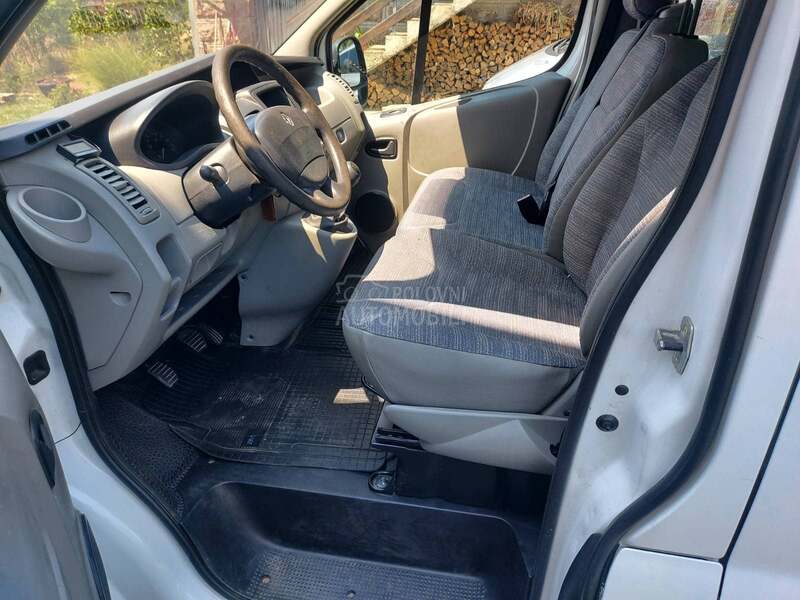 Renault Trafic dCi 115 Long 6 sedista