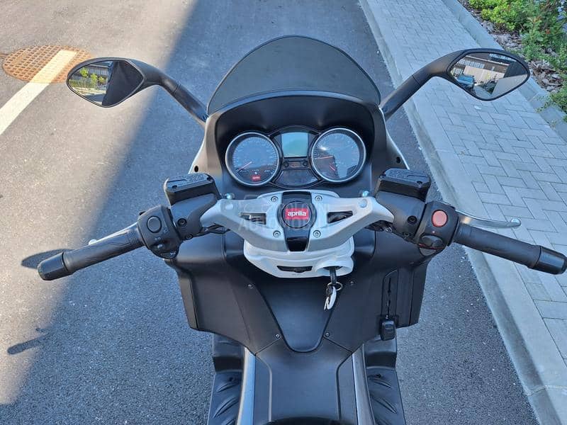 Aprilia SRV 850