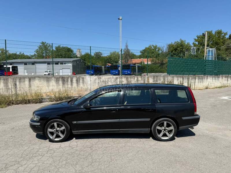 Volvo V70 