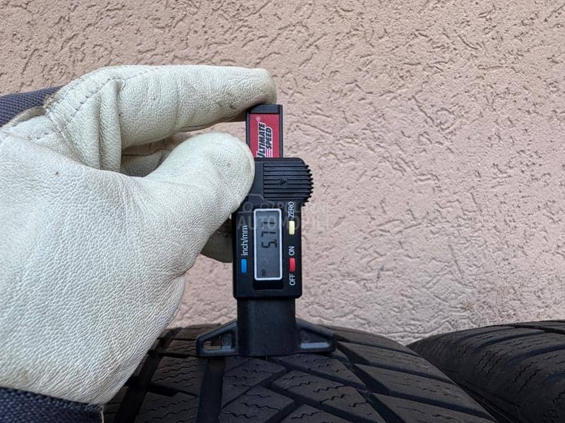 Continental 215/65 R17 Zimska