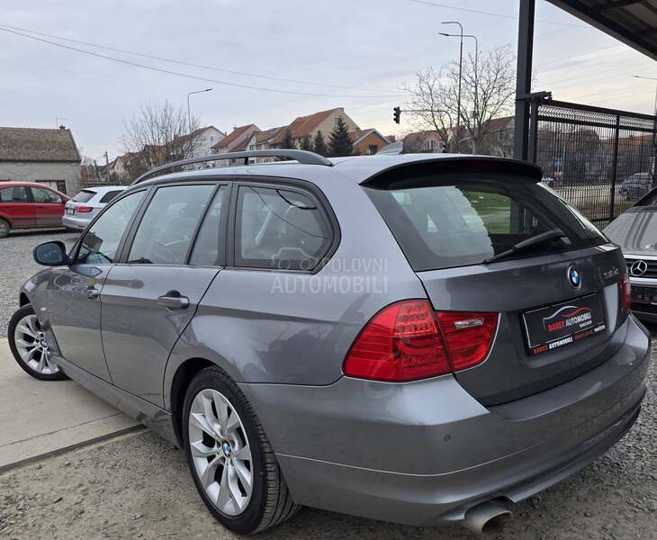 BMW 318 D    N.A.V.I