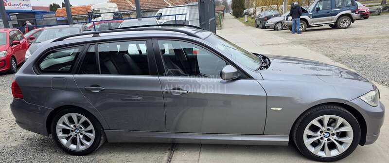 BMW 318 D    N.A.V.I
