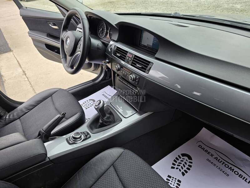 BMW 318 D    N.A.V.I