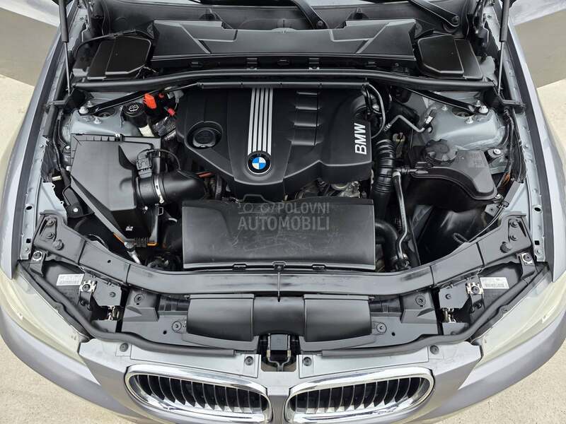 BMW 318 D    N.A.V.I