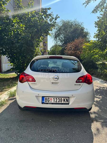 Opel Astra J 
