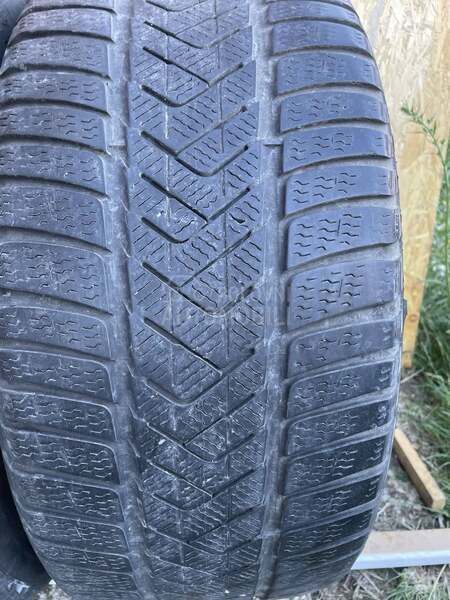 Pirelli 275/35 R19 Zimska
