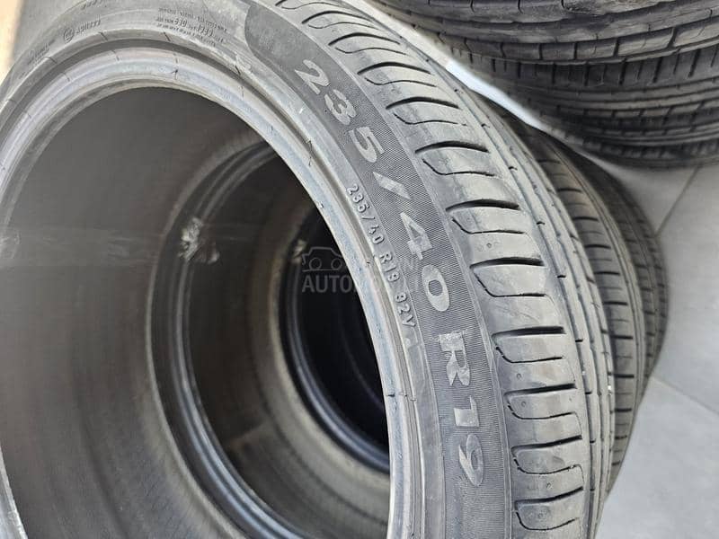 Pirelli 235/40 R19 Letnja
