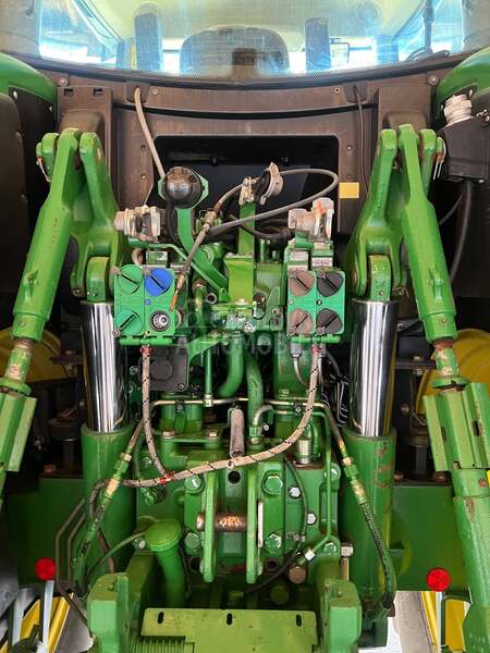 John Deere 6210R