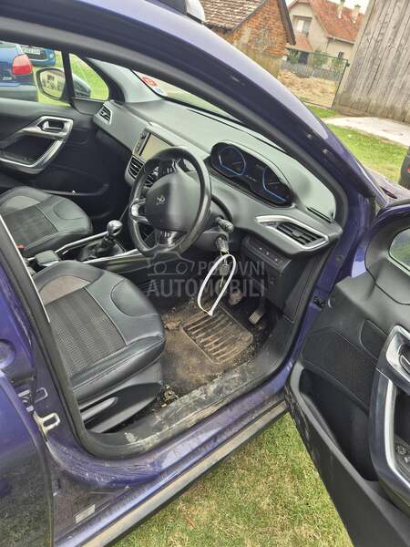 Peugeot 2008 2016. god. -  kompletan auto u delovima