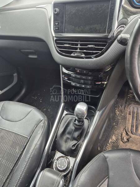 Peugeot 2008 2016. god. -  kompletan auto u delovima