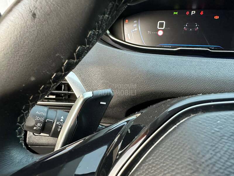 Peugeot 3008 1.5 HDI ALLURE/EAT8