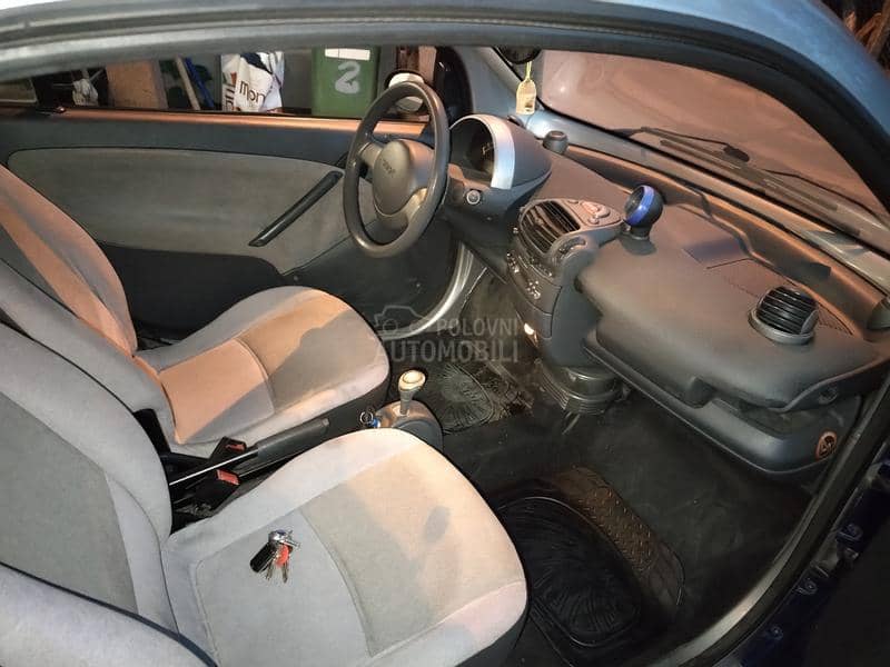 Smart ForTwo belzin 700cm