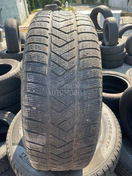 Pirelli 235/65 R17 Zimska