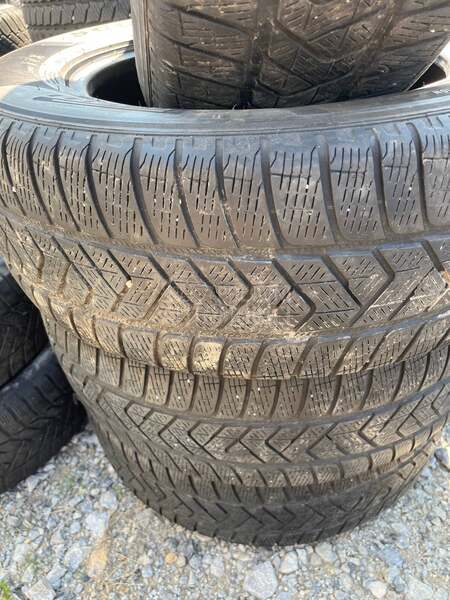 Pirelli 235/65 R17 Zimska