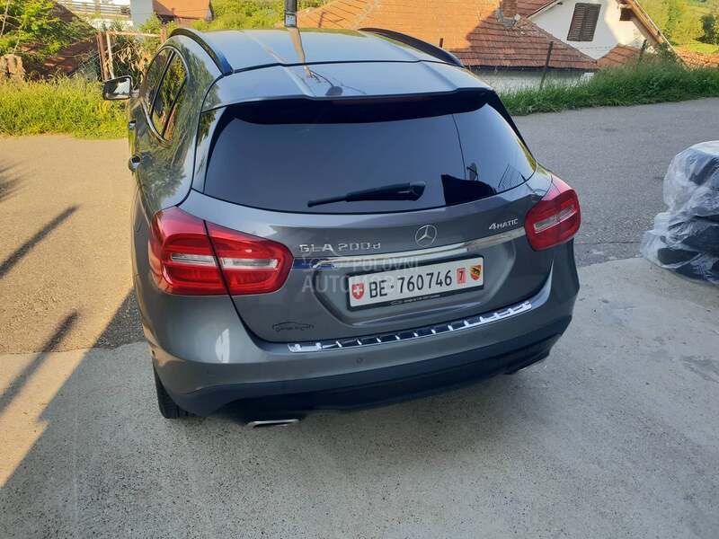 Mercedes Benz GLA 200 4matic CH švajcarska