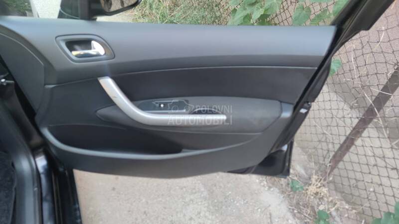 Peugeot 308 1.6 HDi PREMIUM CH