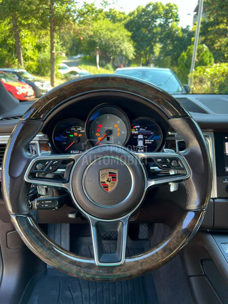 Porsche Macan S