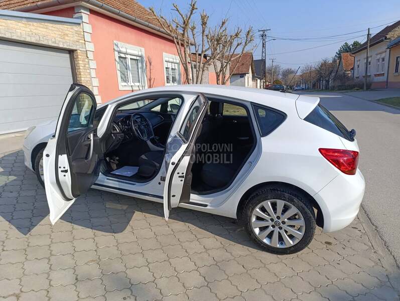 Opel Astra J N O V A