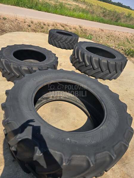 John Deere 6830