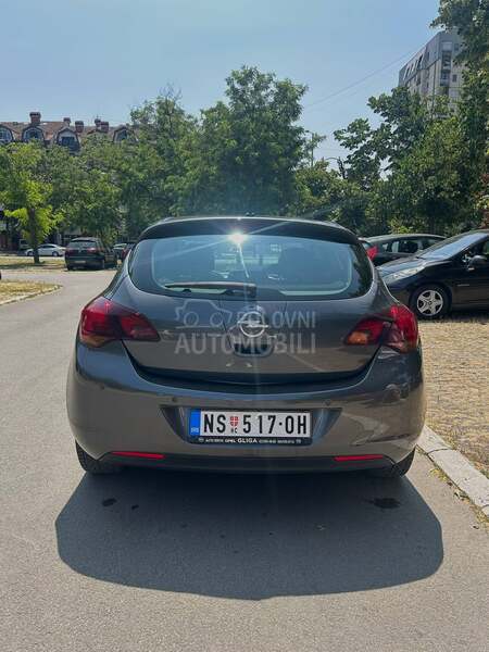 Opel Astra J 1.7 CDTI COSMO
