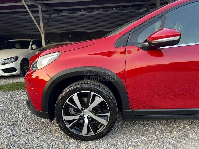Peugeot 2008 1.2i/Allure/EAT6