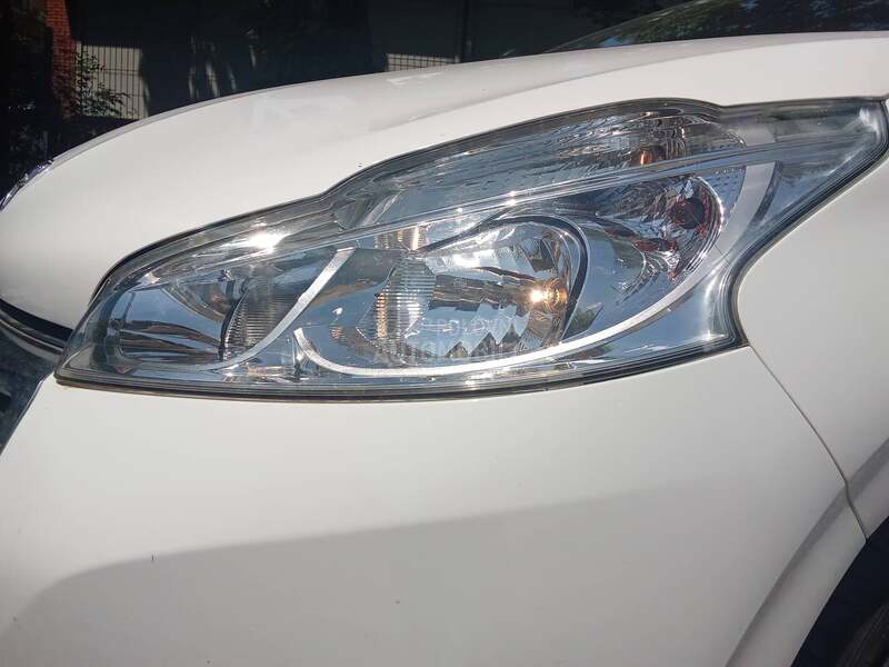 Peugeot 208 3.5.0.0.0.k.m