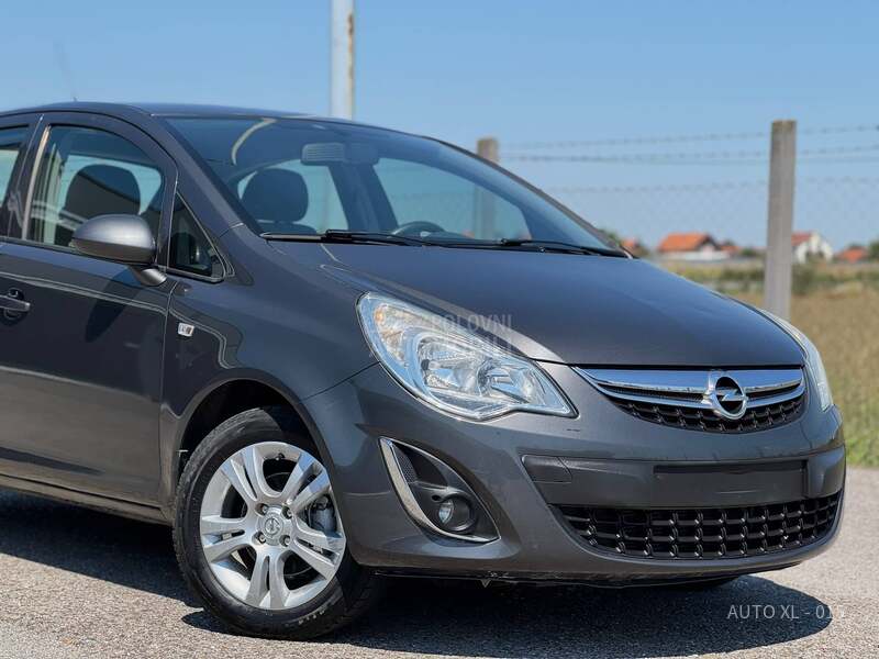 Opel Corsa D 1.2 B // N.O.V