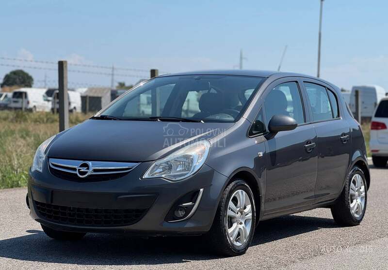 Opel Corsa D 1.2 B // N.O.V