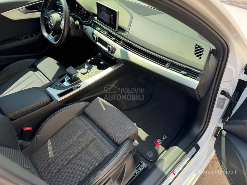 Audi A4 S-line/Virtual