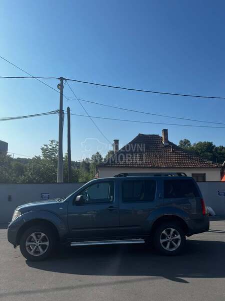 Nissan Pathfinder 
