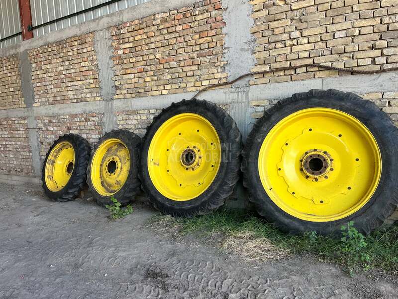 John Deere 6110