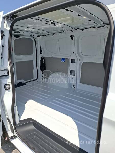 Volkswagen Transporter T7 Furgon KR 2.0 TDI
