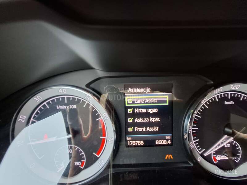 Škoda Karoq 1.5 tsi dsg led