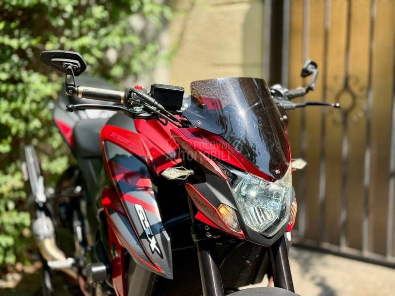 Suzuki GSXS 750 GSX S