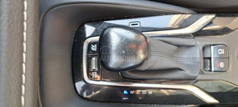 Toyota Corolla 1.8HSD 5DE-CVT SOL