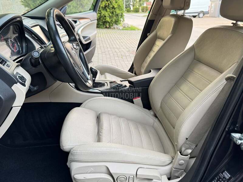 Opel Insignia COSMO LED NAV REST