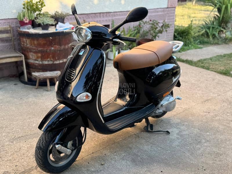 Vespa et4