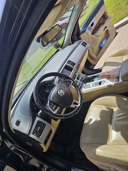 Jaguar XF Luxury