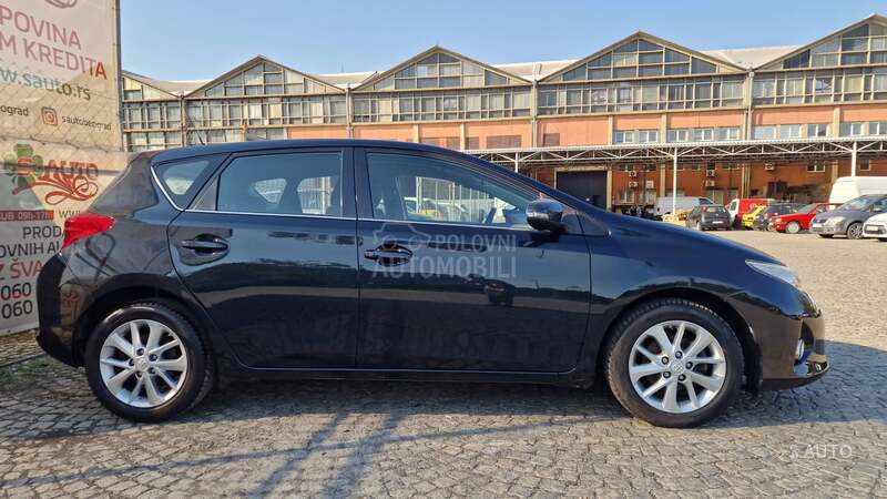 Toyota Auris KREDlTl BEZ UCESCA