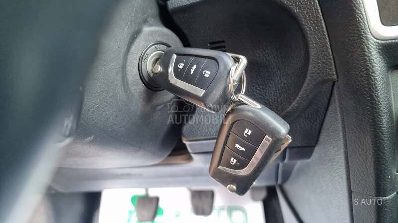 Toyota Auris KREDlTl BEZ UCESCA