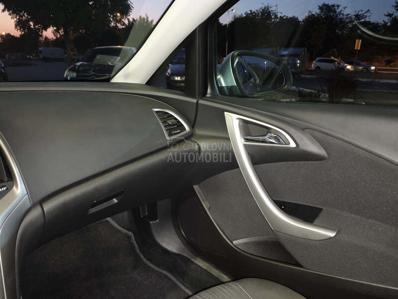 Opel Astra J 1.6 B
