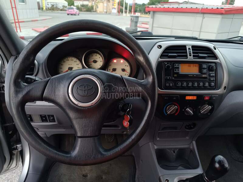 Toyota RAV 4 ŠVAJCARAC