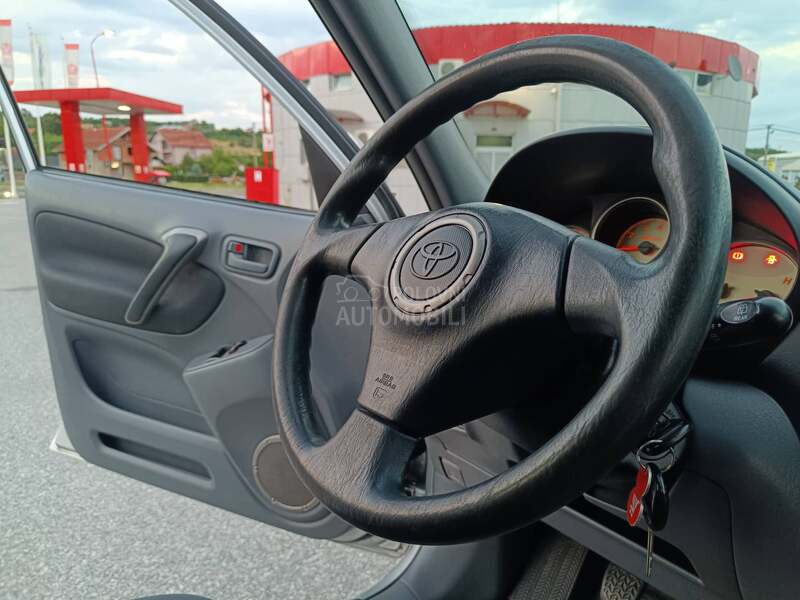 Toyota RAV 4 ŠVAJCARAC