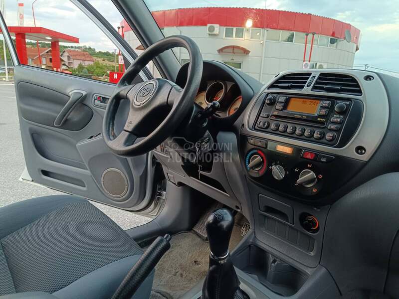 Toyota RAV 4 ŠVAJCARAC