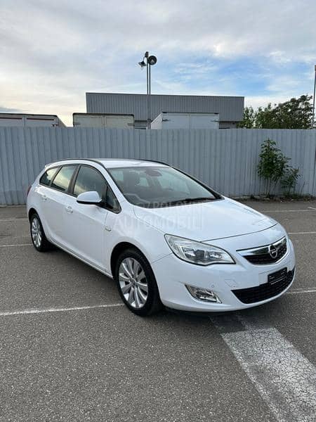 Opel Astra J 1.6 CH