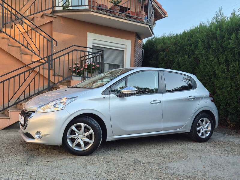 Peugeot 208 1.2/CH/