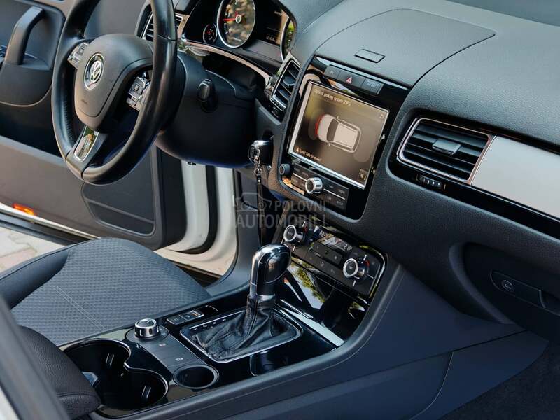 Volkswagen Touareg 3.0 TDI / 4 MOTION